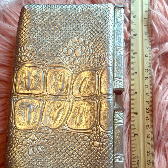 Silver clutch purse in excellent condition. - Picture 3 of 4
